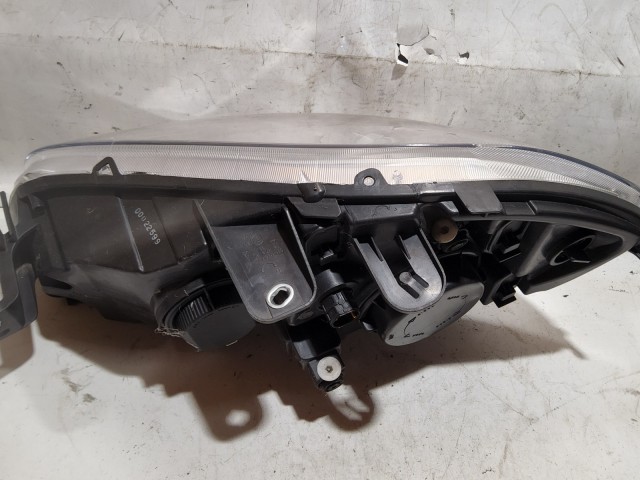 218227 Fiat Linea jobb első fényszóró, a képen látható sérüléssel