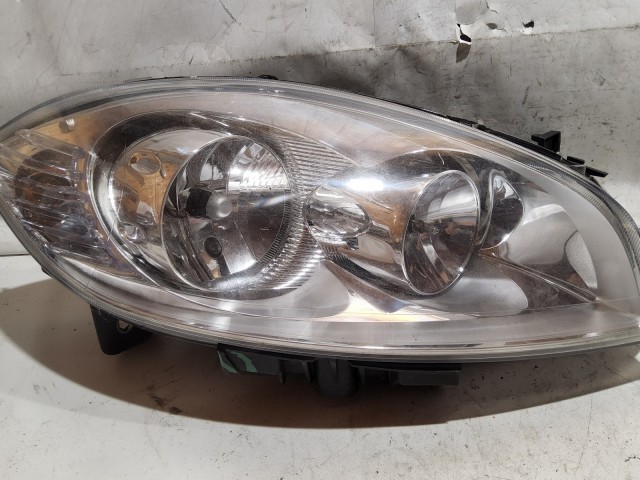 218227 Fiat Linea jobb első fényszóró, a képen látható sérüléssel