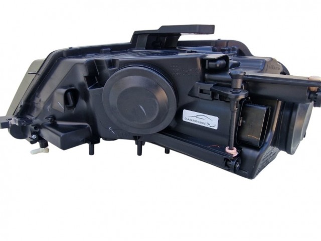 Audi A3 8P 2008-2012 utángyártott új jobb első fényszóró XENON/LED, fekete ház. (motorral) DEPO