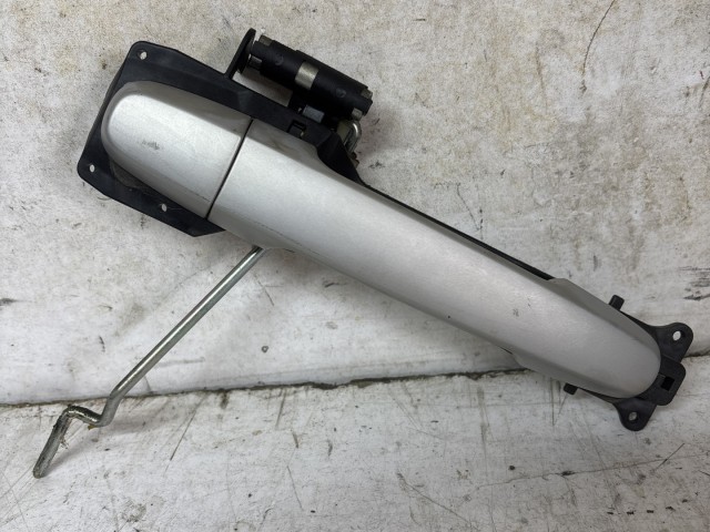 216691 Toyota Yaris II. 2006-2011 jobb első külső kilincs belső résszel