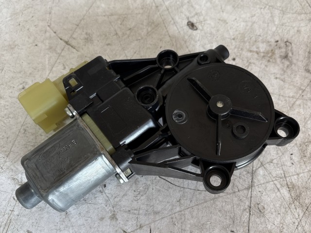 ablakemelő motor