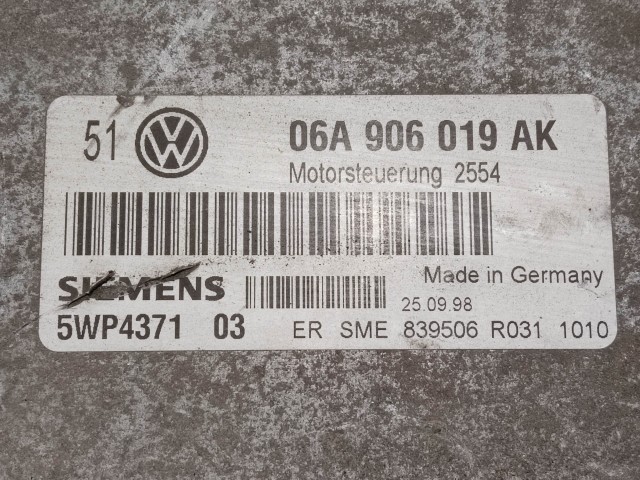 Volkswagen Golf IV. 1,6 8v Benzin motorvezérlő  Siemens 5WP437103 , 06A906019AK