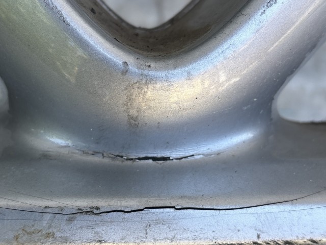 216807 Alfa Romeo 159 2005-2011 első lökhárító ezüst 