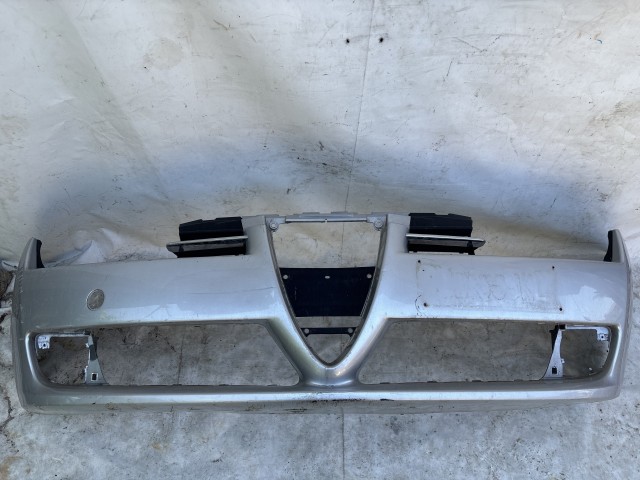 216807 Alfa Romeo 159 2005-2011 első lökhárító ezüst 