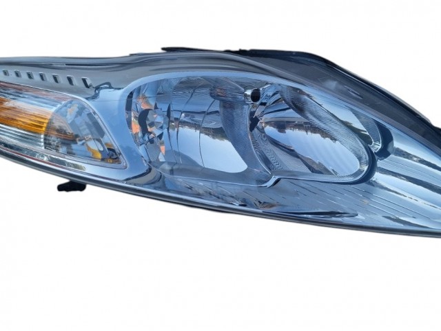 Ford Mondeo IV. 2007-2014 utángyártott új jobb első fényszóró H7/H1 (motorral) TYC