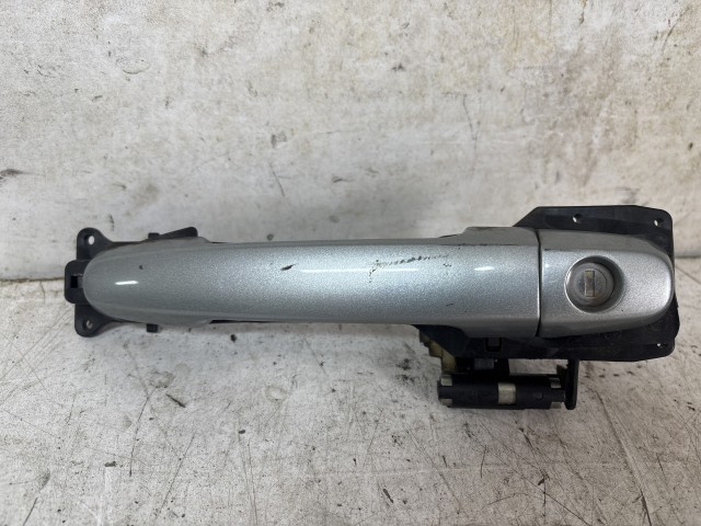216851 Toyota Yaris II. 2006-2011 jobb első külső kilincs belső résszel és zárbetéttel