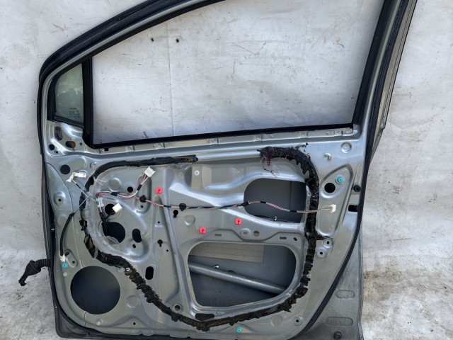 216848 Toyota Yaris II. 2006-2011 jobb első  ajtó, a képen látható sérüléssel