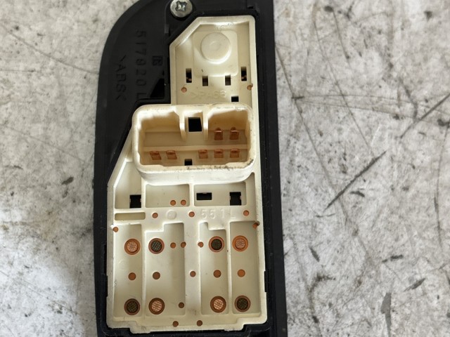 Suzuki Ignis 2003-2008 2003-2008 ablakemelő kapcsoló  használt bal első