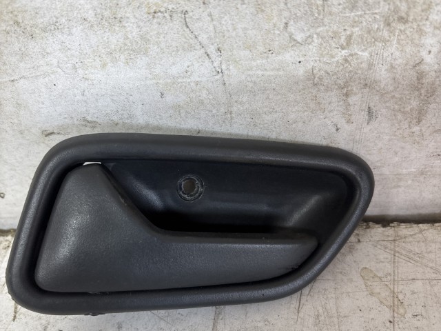 Suzuki Ignis 2003-2008 2003-2008 Kilincs használt bal első belső