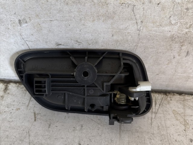 Suzuki Ignis 2003-2008 2003-2008 Kilincs használt bal első belső