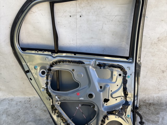 216879 Toyota Yaris II. 2006-2011 bal hátsó ajtó
