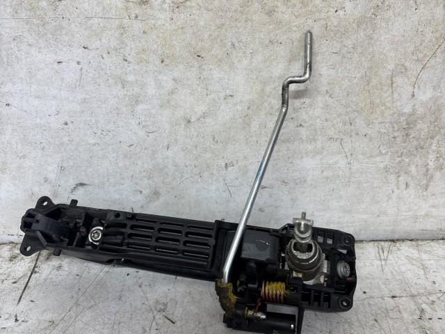 216901 Toyota Yaris II. 2006-2011 bal első külső kilincs, belső résszel és zárbetéttel