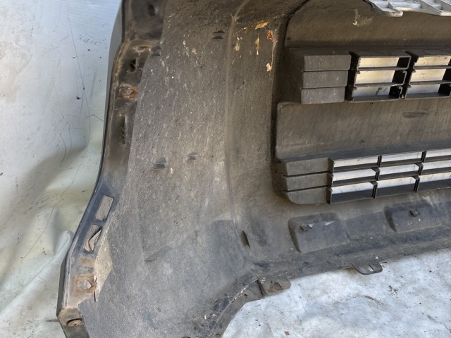 216892 Fiat Fiorino, Qubo 2007-2016 első lökhárító, a képen látható sérüléssel