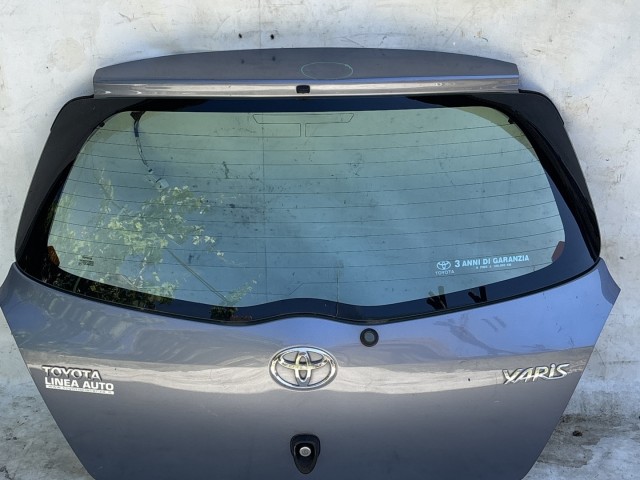 216891 Toyota Yaris II. 2006-2011 csomagtérajtó, a képen látható sérüléssel