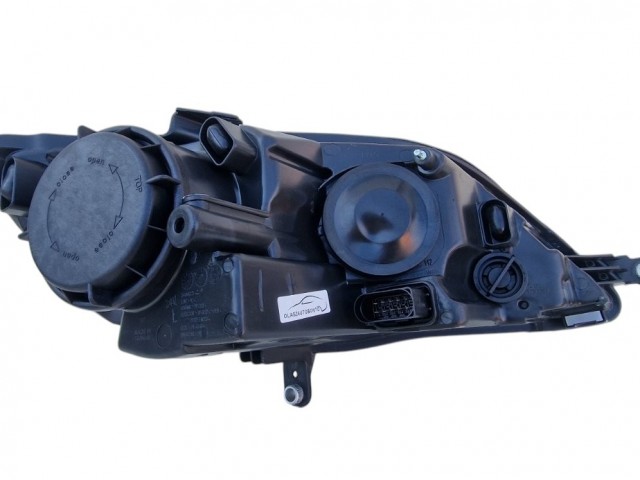 Volkswagen Golf Plus  2009.03.01-2014.01.30 utángyártott új bal első fényszóró H7/H15 fekete h. (motorral) TYC