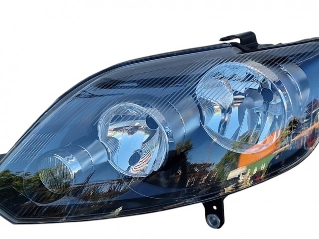 Volkswagen Golf Plus  2009.03.01-2014.01.30 utángyártott új bal első fényszóró H7/H15 fekete h. (motorral) TYC