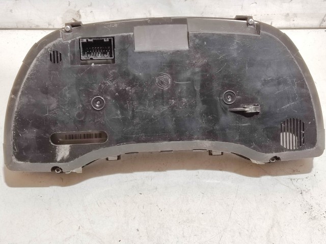 218907 Fiat Grande Punto óracsoport, a képen látható sérüléssel