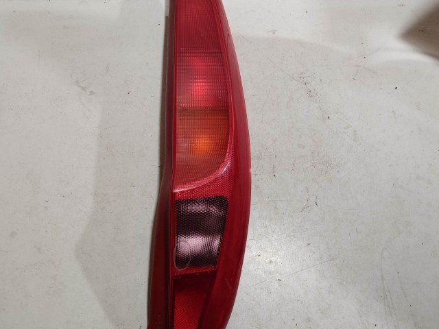 147094 Fiat Punto II. 1999-2003 jobb hátsó lámpa, izzó foglalat nélkül, a képen látható sérüléssel