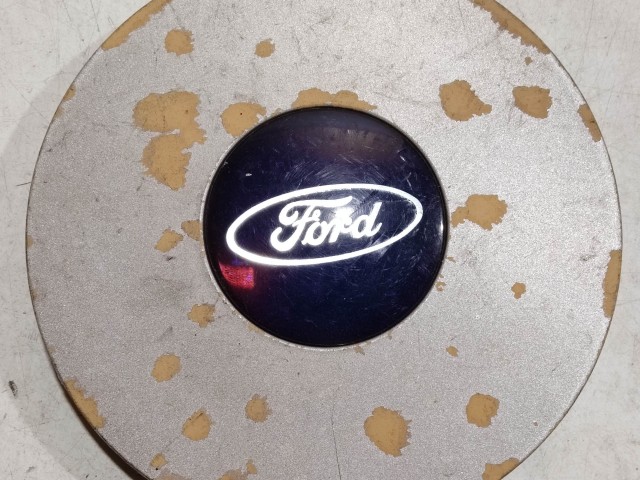 Ford Felni közép kupak használt  a képen látható sérüléssel