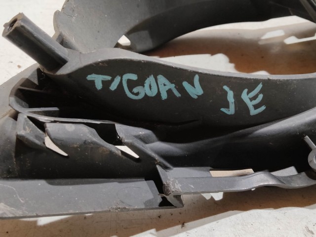 Volkswagen Tiguan 2007-2018 2007-2018 Ködlámpa keret,tartó használt Jobb