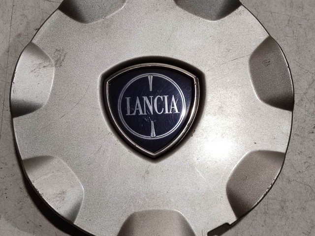 219848 Lancia Delta 2008-2014 felni közép kupak, a képen látható állapotban