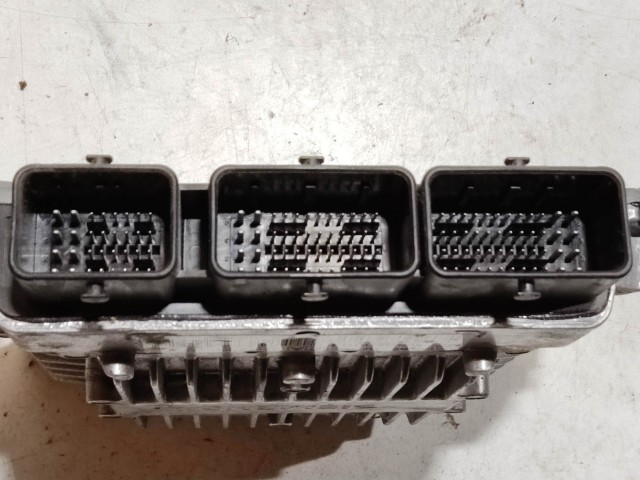 Peugeot 407, Citroen C5 2,0 Diesel motorvezérlő, a képen látható sérüléssel Siemens SW9656171180 5WS40167G-T