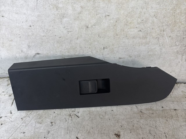 Toyota Auris 2012-2019 E18 2012-2019 ablakemelő kapcsoló  használt jobb első