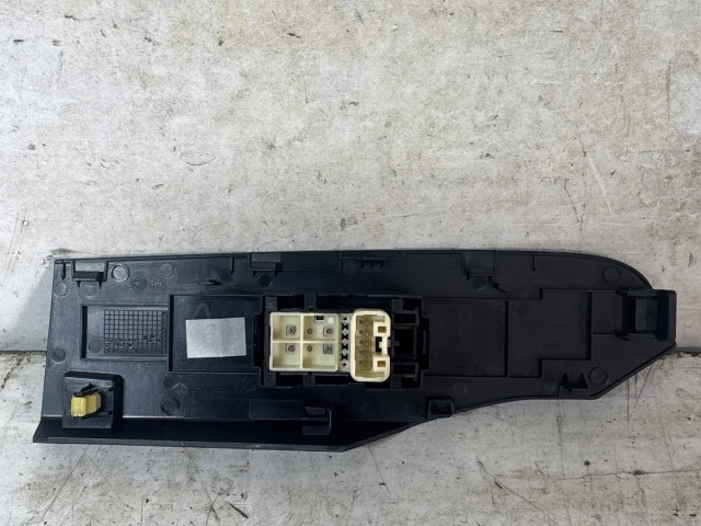 Toyota Auris 2012-2019 E18 2012-2019 ablakemelő kapcsoló  használt jobb első