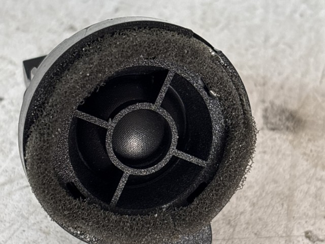 Toyota Auris 2012-2019 E18 2012-2019 Hangszóró használt felső első