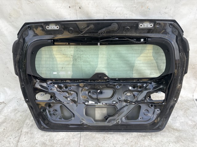 219064 Toyota Auris 5 ajtós E18 2012-2019 csomagtérajtó, a képen látható sérüléssel