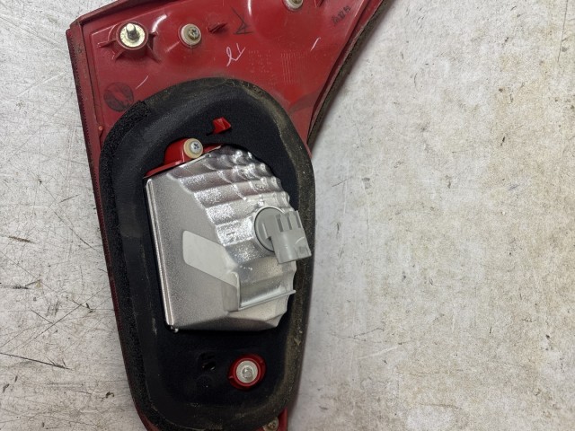 219061 Toyota Auris 2012-2019 E18 2012-2019 Lámpa , Fényszóró használt jobb hátsó belső