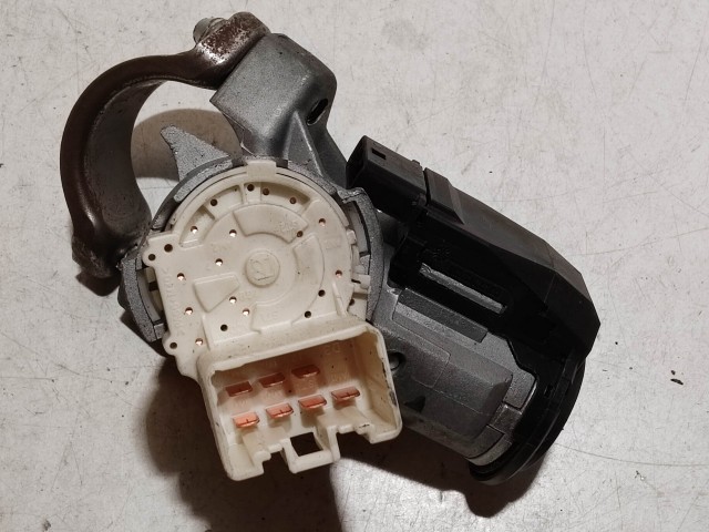 Toyota Yaris II. 2006-2011 2006-2011 Gyújtáskapcsoló ház használt