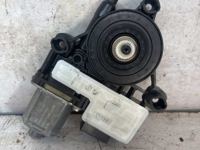 Seat Leon 5F 2012-2020 2012-2020 ablakemelő motor használt Jobb hátsó 