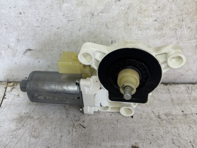 Lancia Voyager 2011-2015 ablakemelő motor használt Bal első 