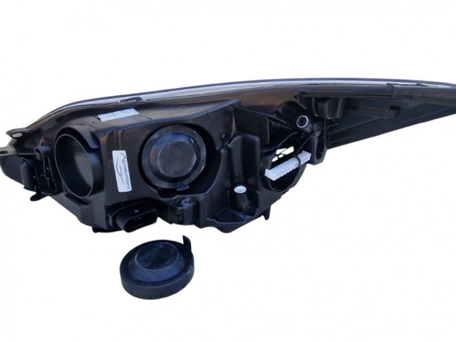 Ford Focus III. 2011-2014 utángyártott új jobb első fényszóró H1/H7 fekete h. (motorral) TYC