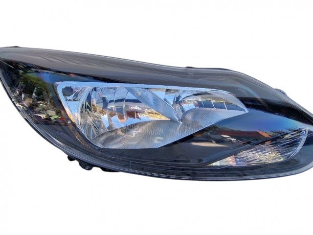 Ford Focus III. 2011-2014 utángyártott új jobb első fényszóró H1/H7 fekete h. (motorral) TYC