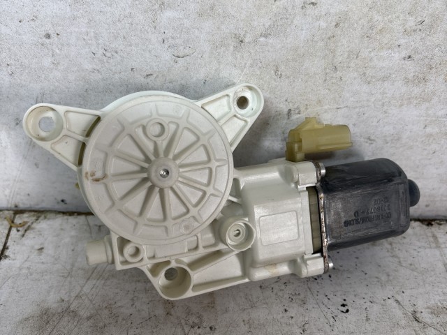 Lancia Voyager 2011-2015 ablakemelő motor használt Bal hátsó 