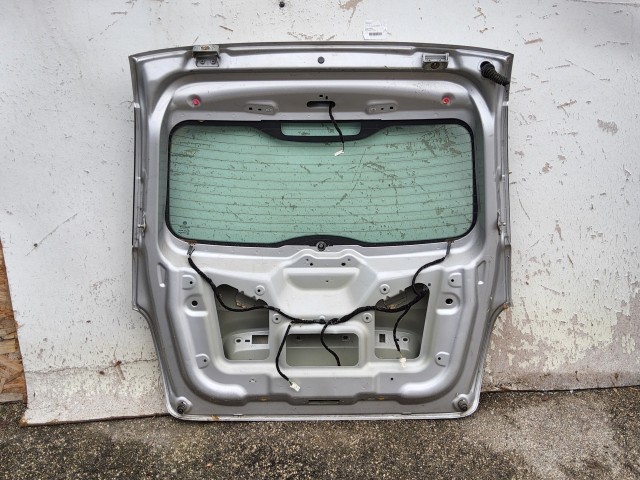 221049 Fiat 500 2007-2025 csomagtérajtó, a képen látható sérüléssel