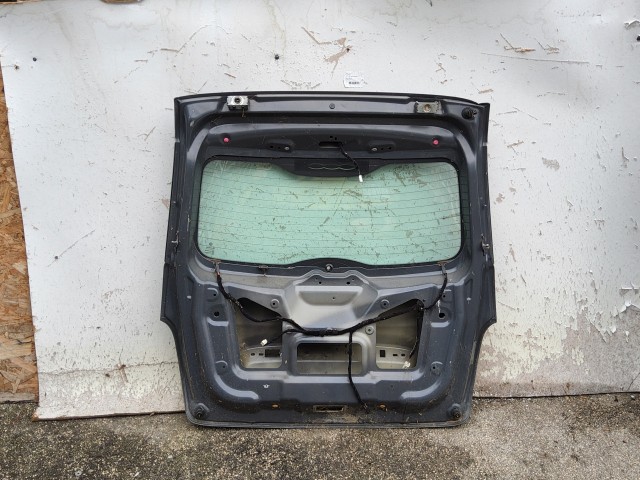 221054 Fiat 500 2007-2025 csomagtérajtó, a képen látható sérüléssel