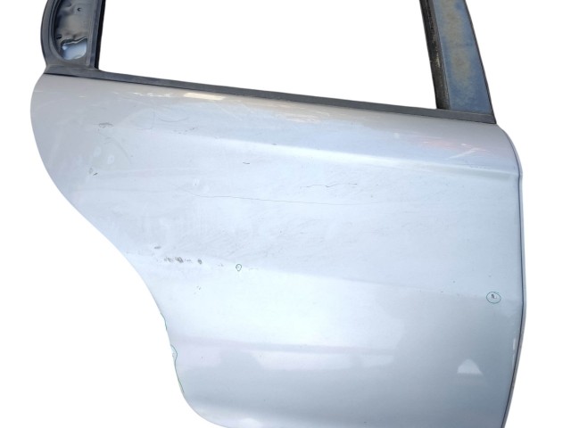 222304 Alfa Romeo 147 jobb hátsó ezüst színű ajtó, a képen látható sérüléssel