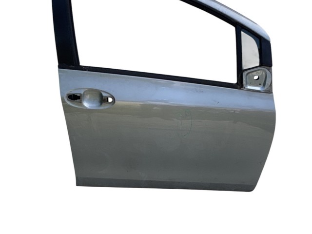 216848 Toyota Yaris II. 2006-2011 jobb első  ajtó, a képen látható sérüléssel