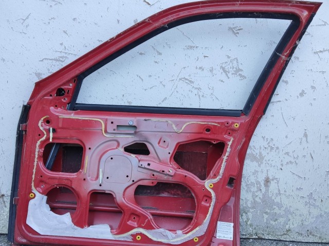 222445 Alfa Romeo 156 jobb első ajtó, a képen látható sérüléssel