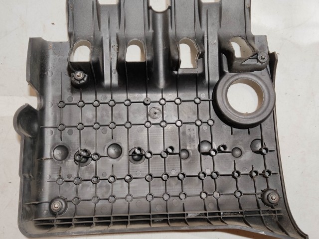 223018 Alfa Romeo 147, 156, GT benzines Ts motorburkolat