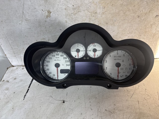 Alfa Romeo 147, Gt benzines óracsoport (kilométeróra) 156071280