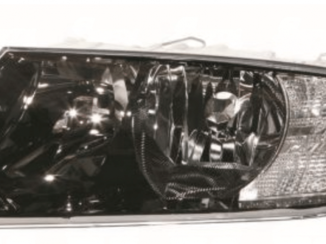 Skoda Octavia II. 2004-2008 utángyártott új bal első fényszóró H7/H1 fekete ház motorral DEPO