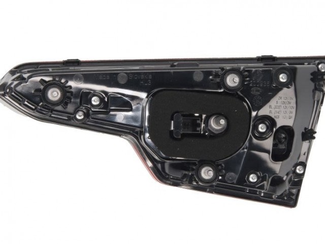 Audi A4 B9 2015-2019 utángyártott új bal hátsó belső lámpa fekete LED HELLA