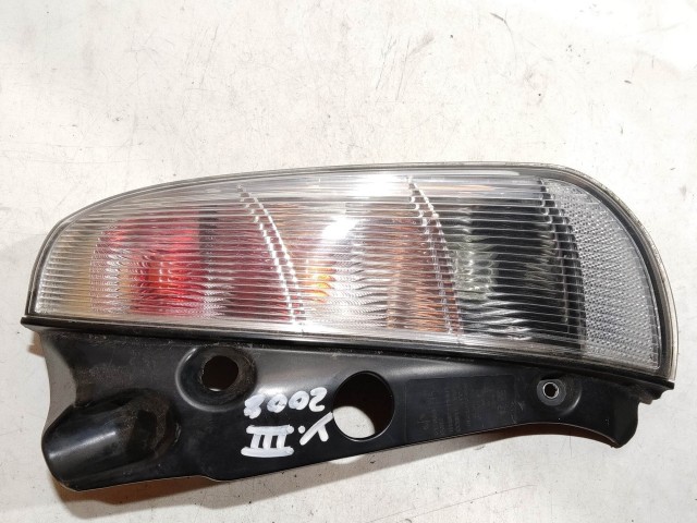 223248 Lancia Ypsilon 2003-2011 jobb hátsó fehér lámpa, izzófoglalat nélkül, egy rögzítési pont törött!!
