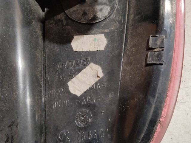 223344 Fiat Punto 1999-2010 5 ajtós bal hátsó lámpa, izzófoglalat nélkül fekete szélű