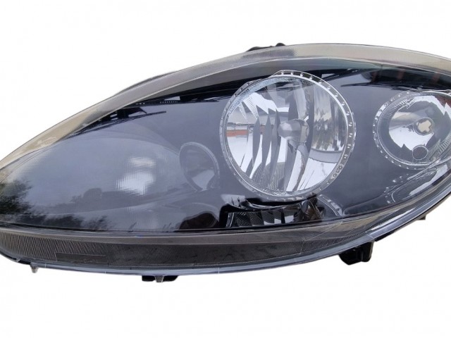 Seat Altea 5P 2009-2015, Leon 2009-2012, Toledo 5P 2004-2009 utángyártott új bal első fényszóró H7/H1 fekete házas (motoros) TYC