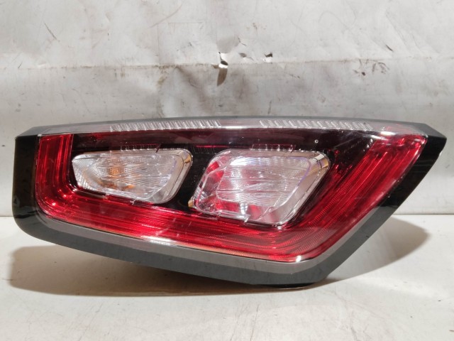 221537  Fiat Punto Evo bal hátsó lámpa, a képen látható sérüléssel, ovál csatlakozós kivitel 51927095